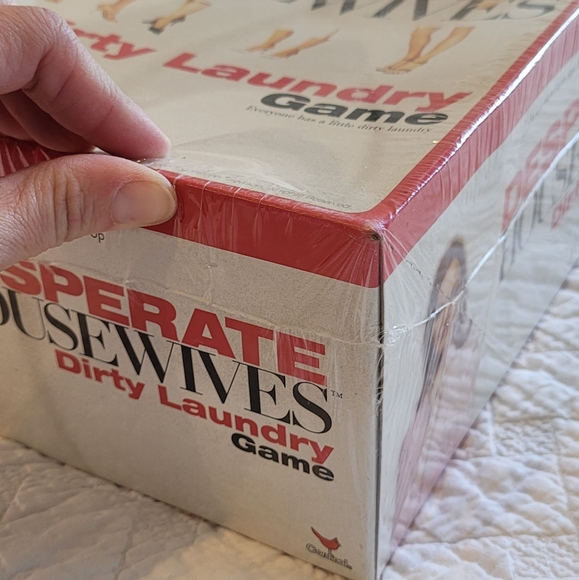 NWT vintage Desperate Housewives Dirty Laundry board game in plastic - Picture 5 of 5
